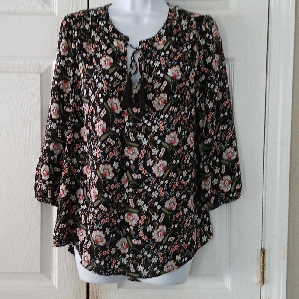 Kaari Blue black floral high low tunic blouse casual business casual Sz M NWOT